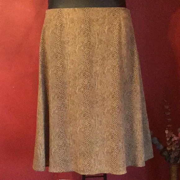 LIZ CLAIBORNE REPTILE PRINT SKIRT SIZE 10 - Picture 1 of 3